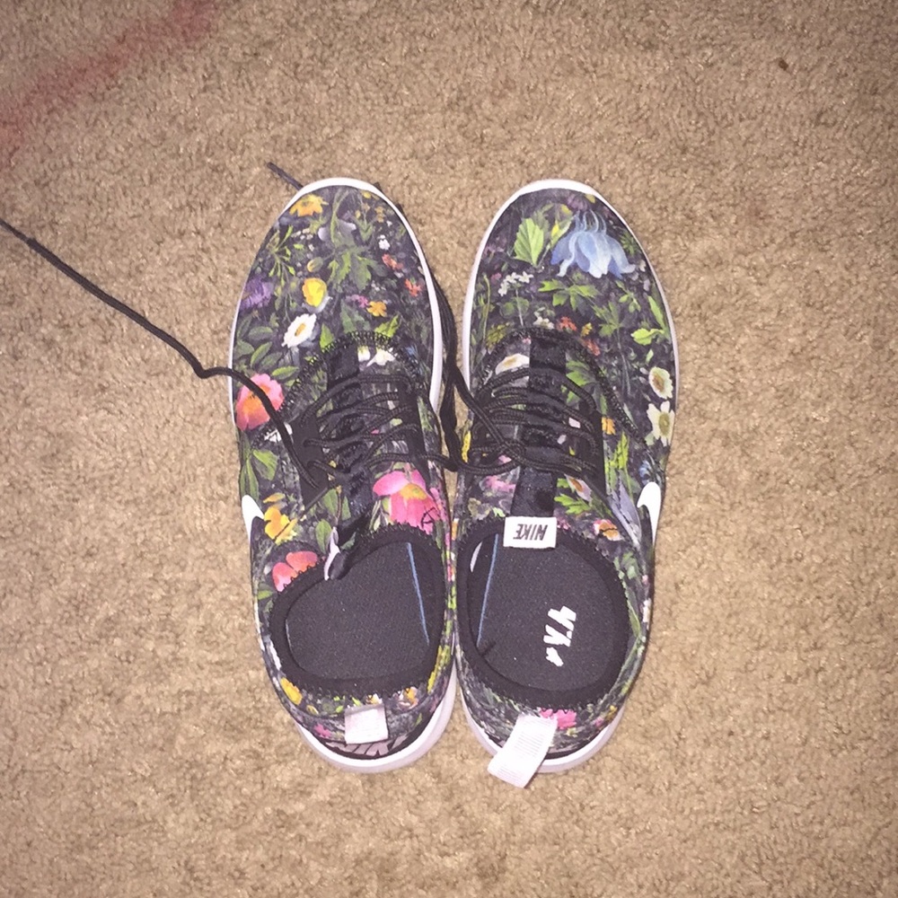 Girls Nike shoes